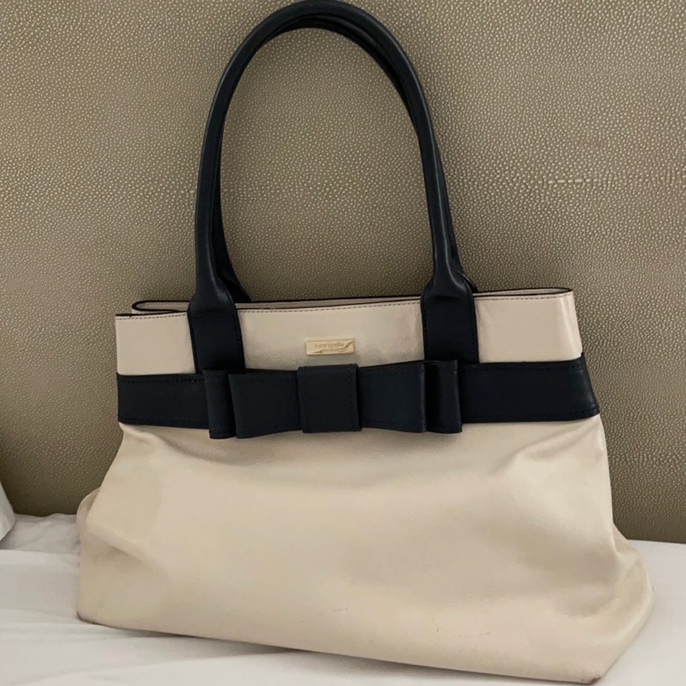 Kate spade hand bag. Very chic